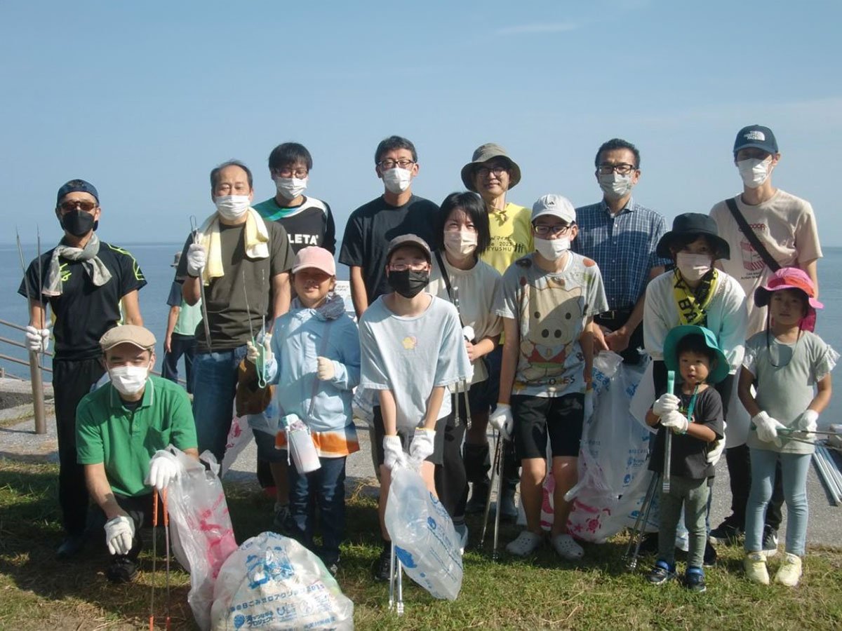 Cleaning of Nakatsu tidal flat (Oita factory)