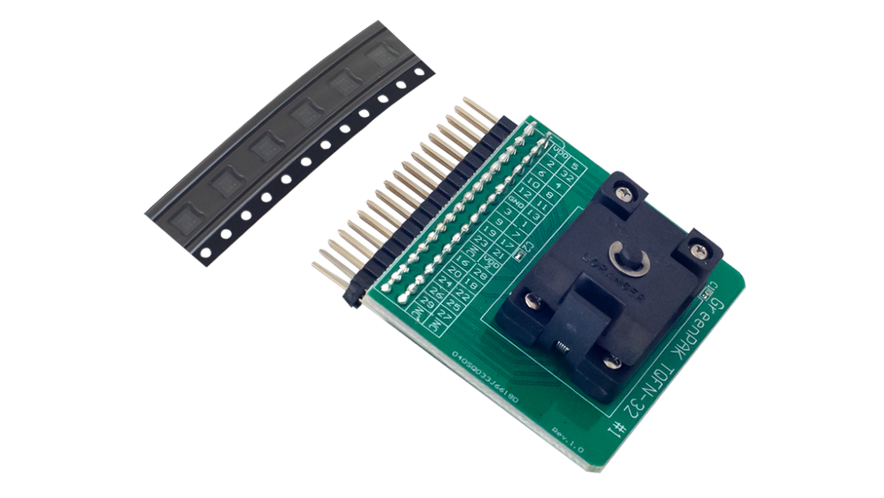 SLG46880V-SKT/SLG46881V-SKT Development Board with Strip