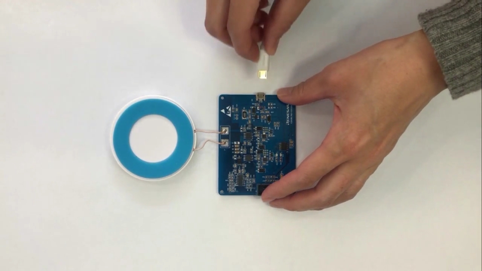 ワイヤレスチャージャー 